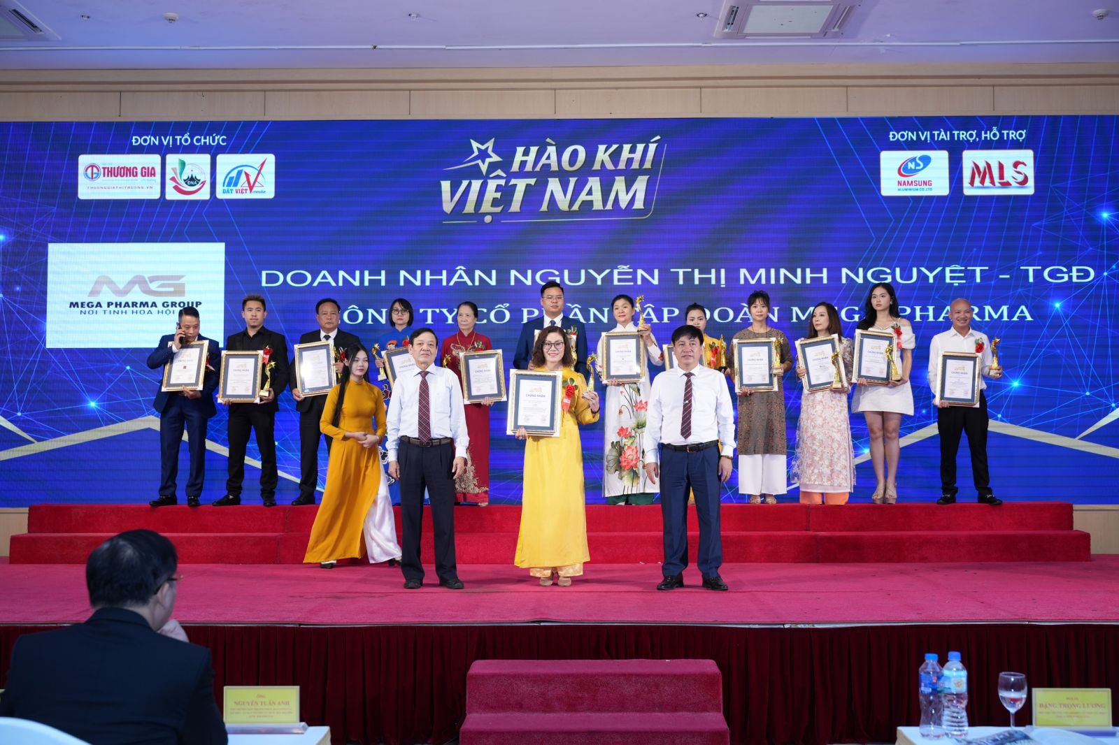 MEGA PHARMA Vinh dự nhận giấy chứng nhận top 10 thương hiệu sản phẩm, dịch vụ nổi tiếng Đông Nam Á